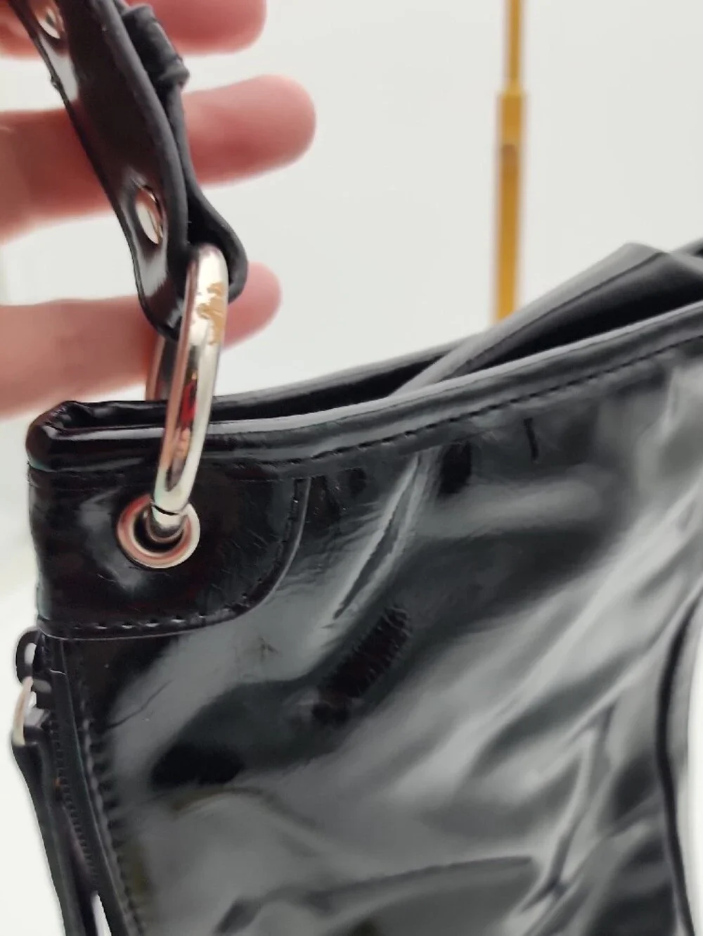 Kenneth Cole Reaction sleek patent
